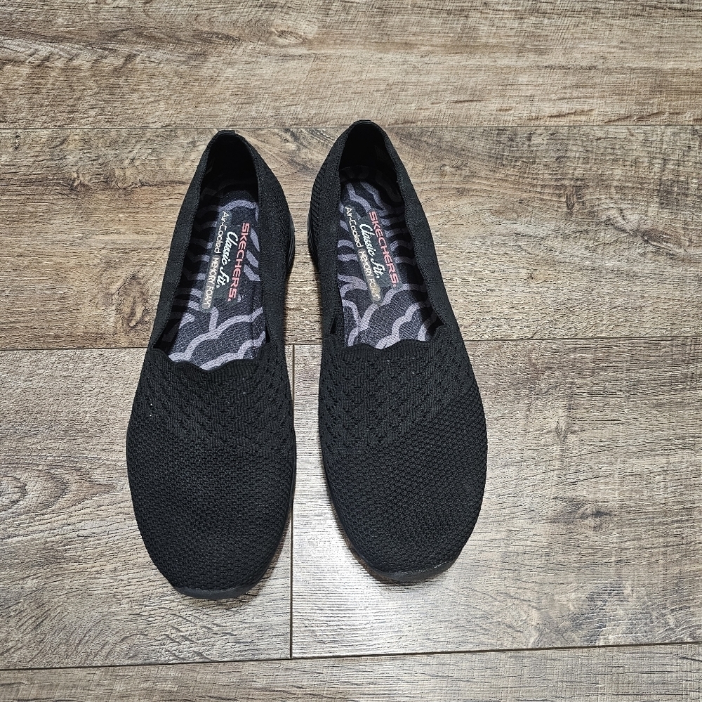 Skechers classic fit Air-Cooled Memory Foam Shoes Women's Size 10
